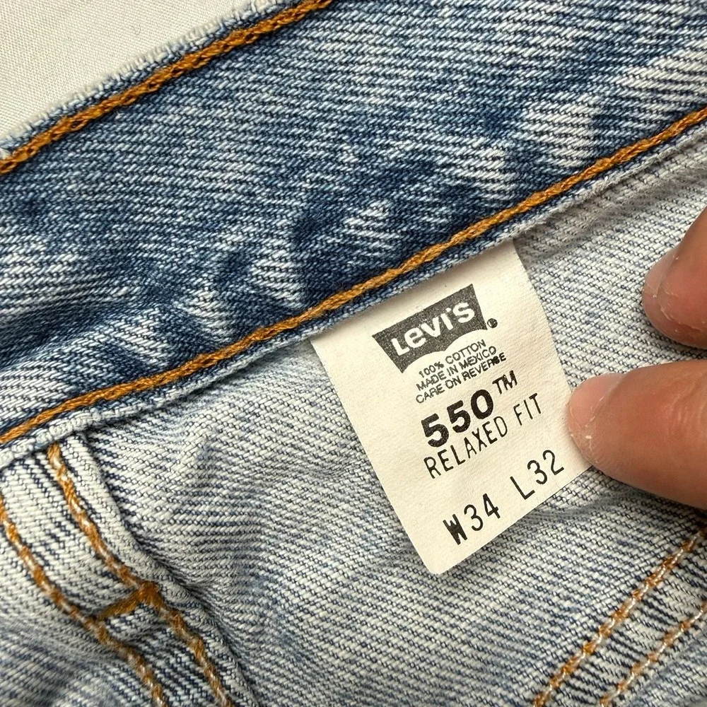 Levis 550 Jeans Mens 34x32 Blue Light Wash Relaxed Tapered Denim Zip Fly Casual